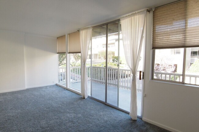 Foto del edificio - Cozy 1br condo in Tiburon w/amazing views