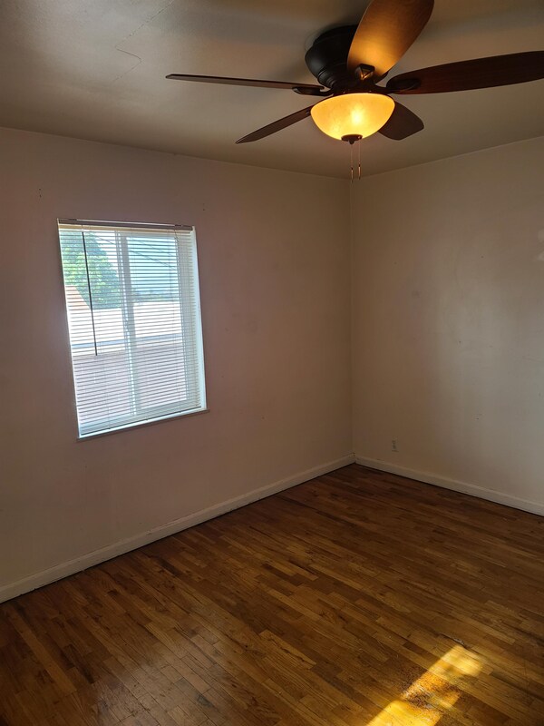 Building Photo - 956 E 600 S