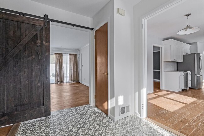 Building Photo - 168 Mendham Rd