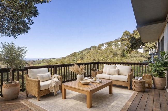 Building Photo - 16 Echo Ln