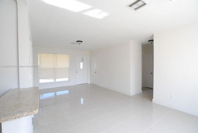 Building Photo - 3110 SW 33rd Ave