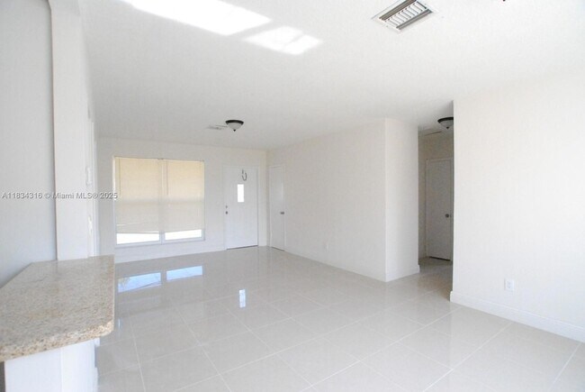 Foto del edificio - 3110 SW 33rd Ave