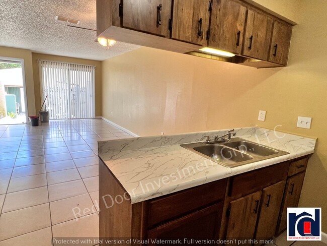 Building Photo - Spacious 2 Bedroom 2 Bath Quad Near Silver...