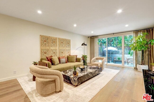 Foto del edificio - 874 Hammond St