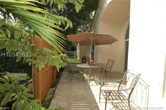 Foto del edificio - 2036 NW 183rd Cir