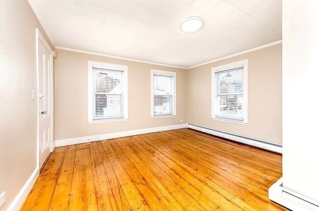 Building Photo - 31 Cabot St
