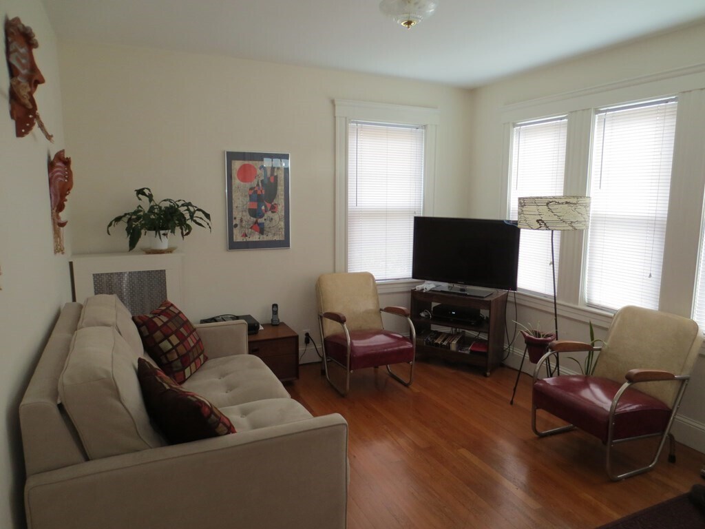 Primary Photo - 19 Charnwood Rd