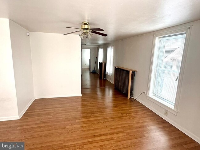 Foto del edificio - 12 N Carlisle St