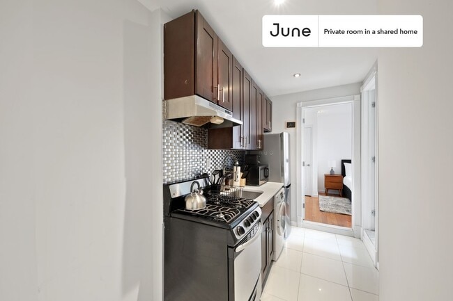 Foto del edificio - Room in Shared 3 bed/1 bath home