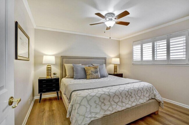 Foto del edificio - 124 Oakwood Dr