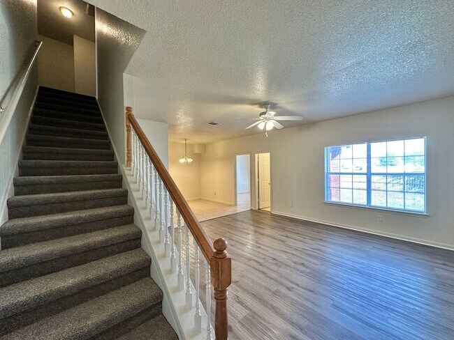 Building Photo - Viewable Now!