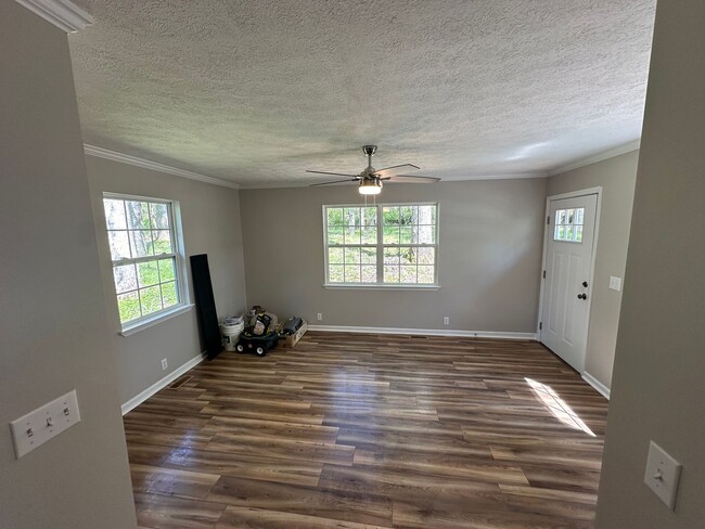 Building Photo - FOR LEASE- SINGLE FAMILY HOME IN MORRISON TN!