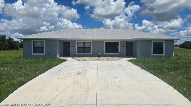 Foto del edificio - 6303 Candler Terrace