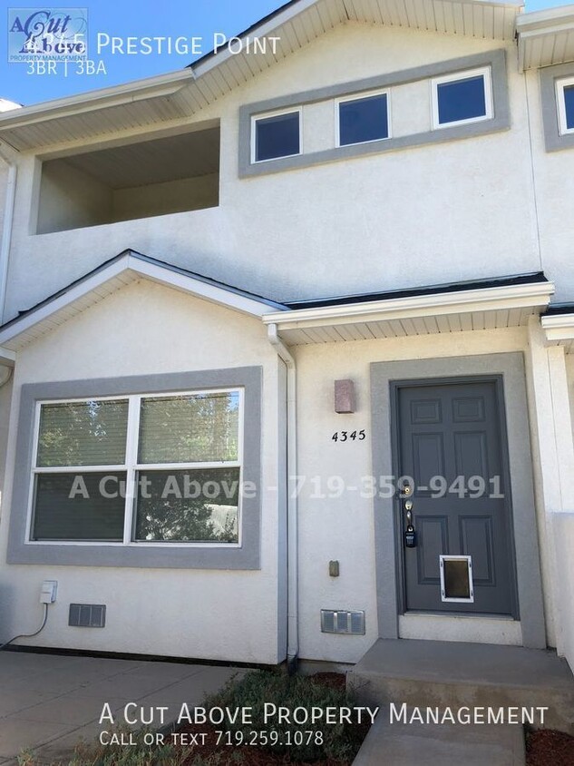 Foto principal - 3 Bedroom Townhouse Close to Ft. Carson wi...