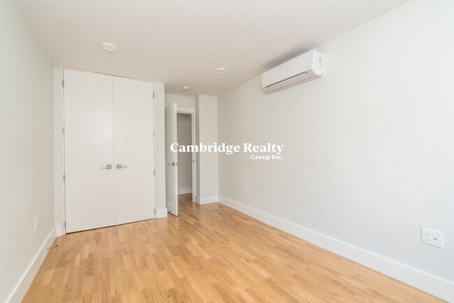 Building Photo - 334 Harvard St