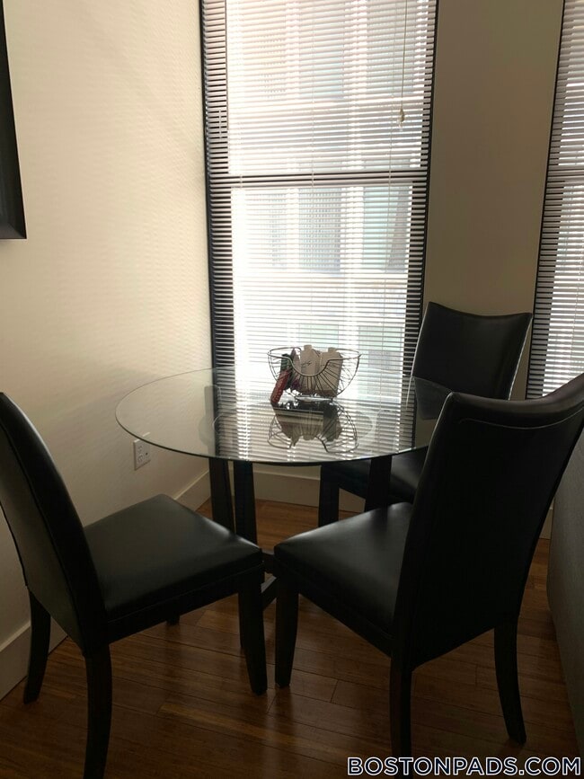 Building Photo - 8 Winter Pl