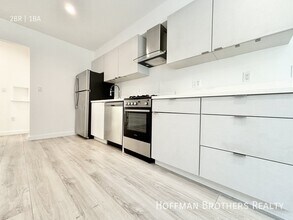 Building Photo - 564 N Kenmore Ave