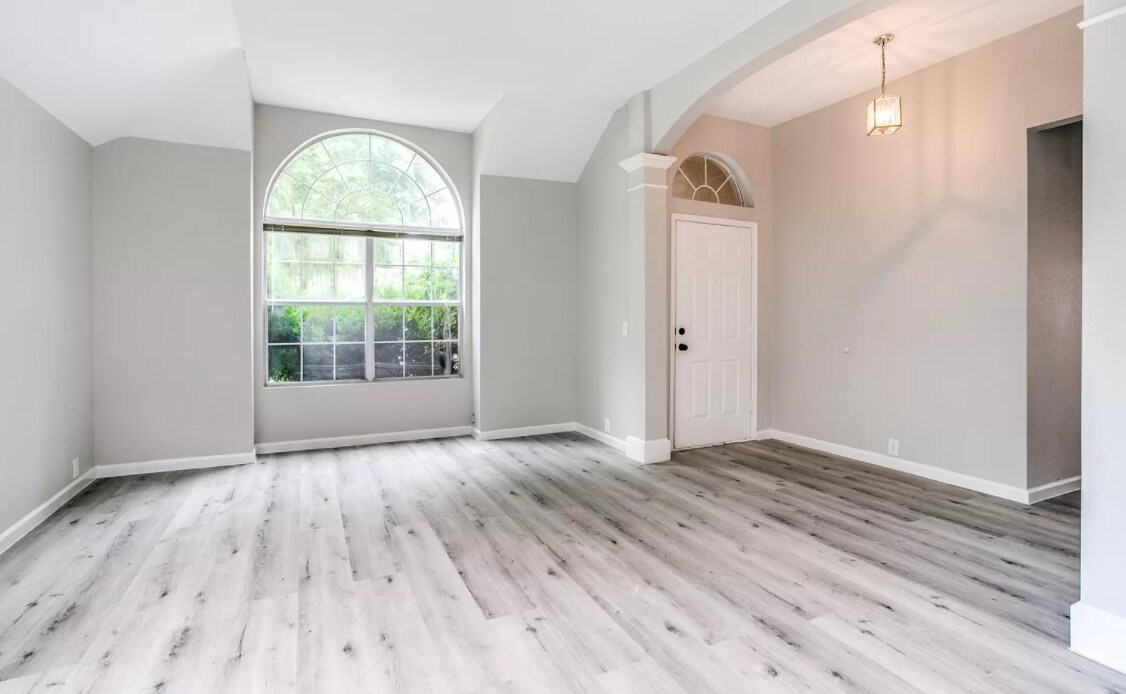 Building Photo - 2612 Creekhaven Dr