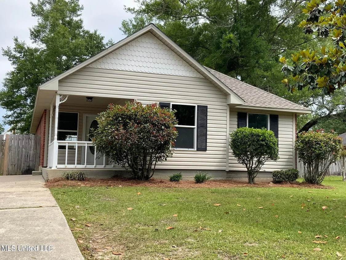 Primary Photo - 13300 Saint Martin Dr