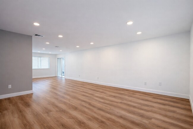 Building Photo - 8127 Chesebro Ave