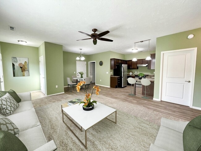 Building Photo - Pinecone Villas