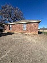 Building Photo - 709 Willowood