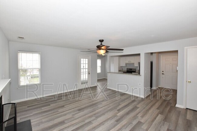Building Photo - 1867 Chantilly Ct