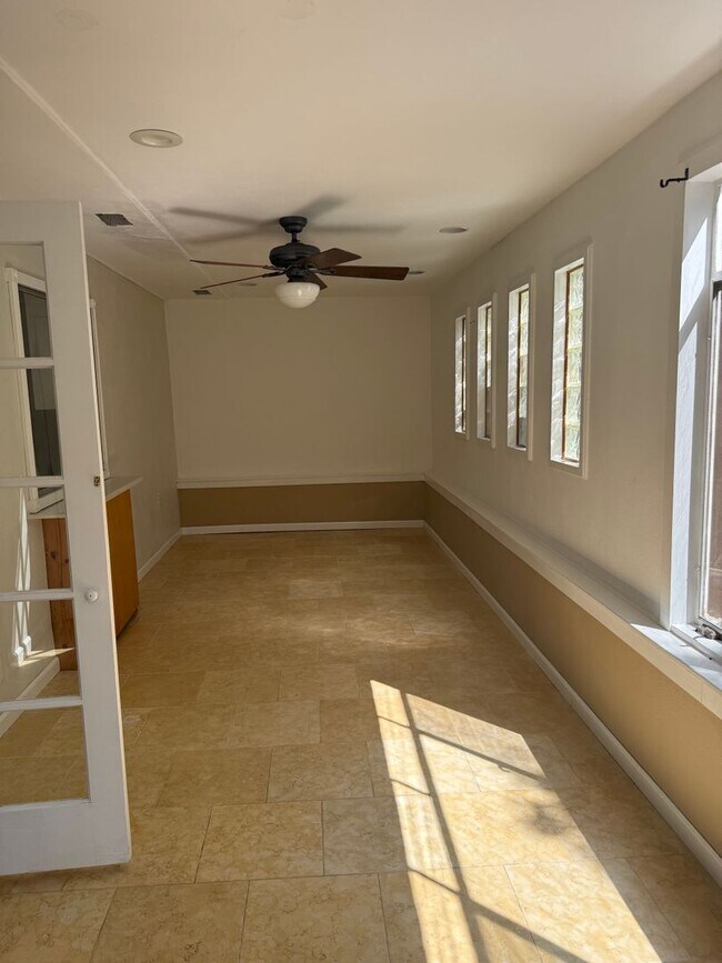 Foto del edificio - AVAILABLE NOW!! 5 Bedroom 3 Bath in Greenhaven