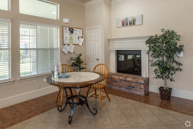 Oficina de arrendamiento - Atascocita Pines