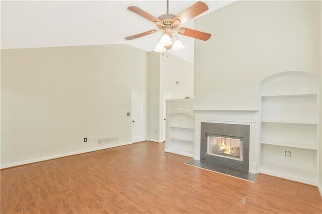 Building Photo - 328 White Oak Way