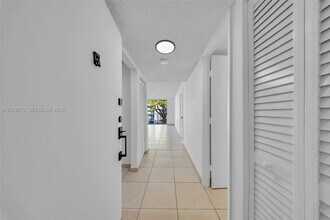 Building Photo - 9360 Fontainebleau Blvd