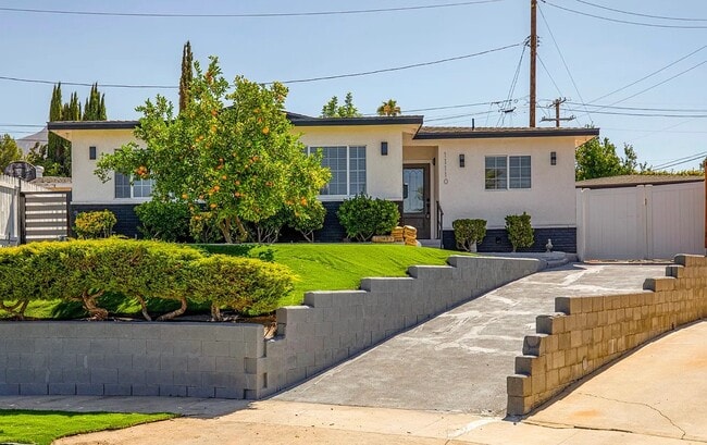 Building Photo - 11110 Odell Ave