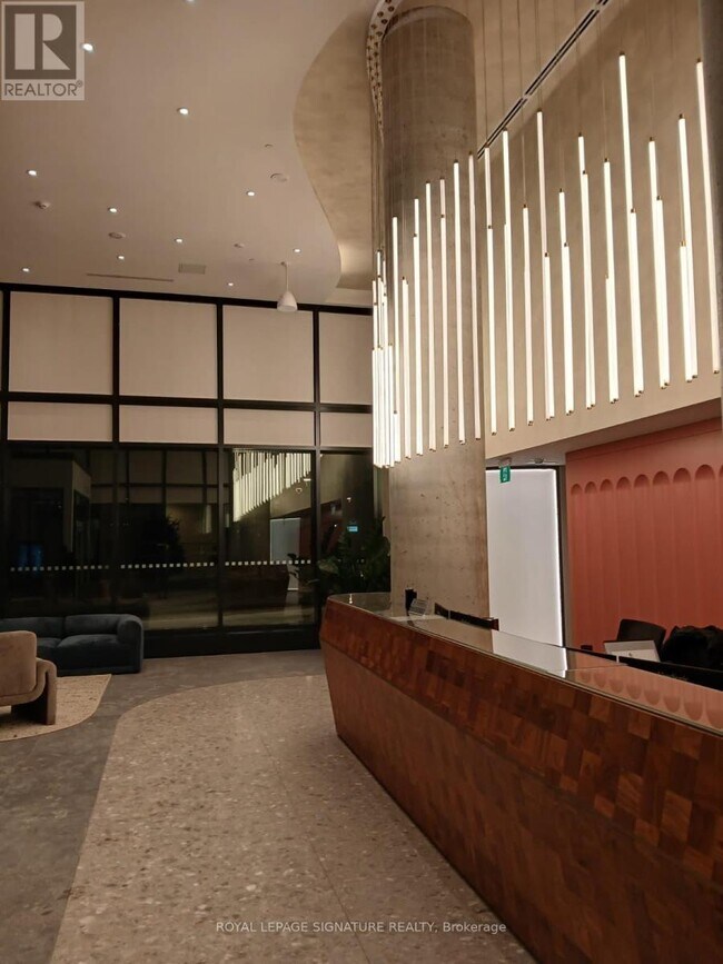 Building Photo - 25 Wellington St S