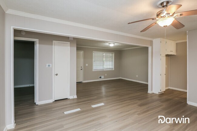 Foto del edificio - 902 Pinecrest Circle Southwest, Lilburn, G...