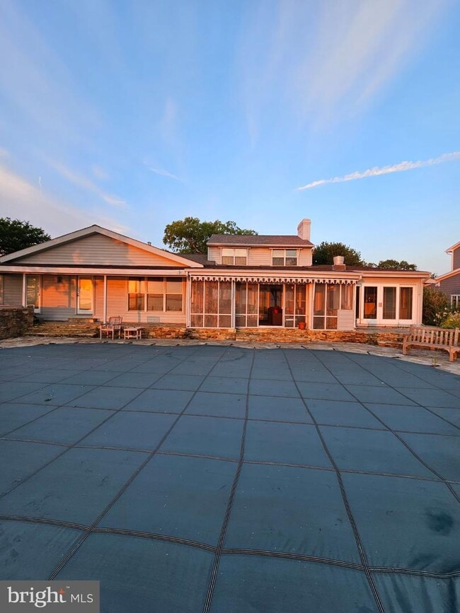 Building Photo - 308 Queen Anne Club Dr
