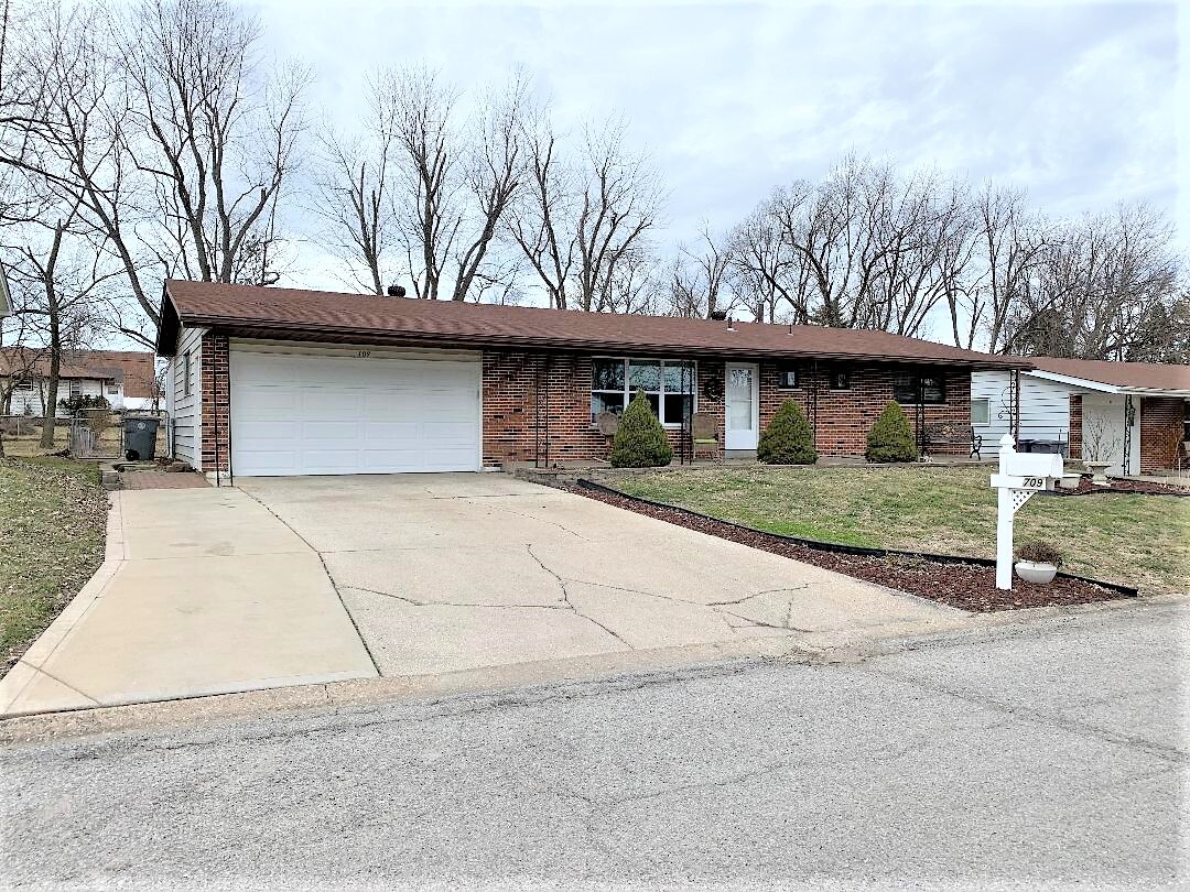 Primary Photo - 709 Plaza Dr