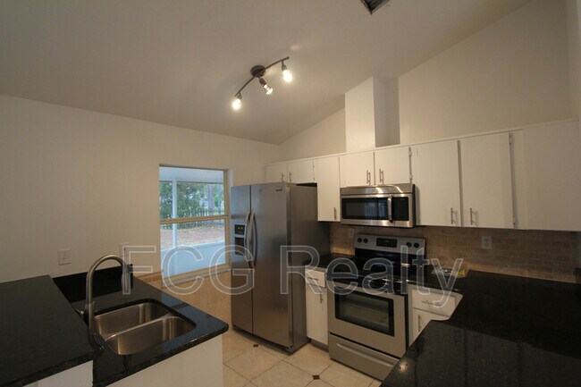Building Photo - 345 Oakpark Loop