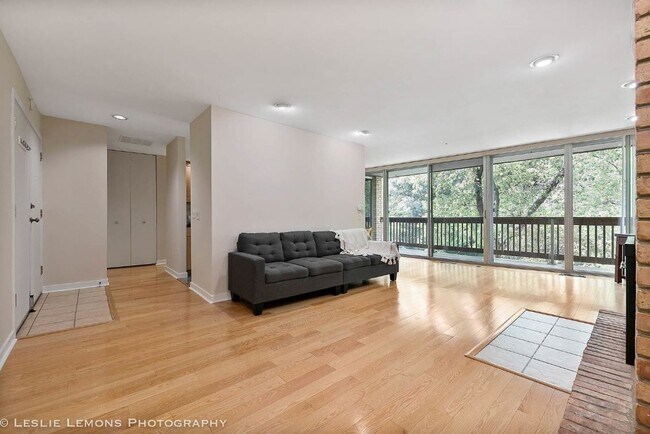 Building Photo - 5600 Hillcrest Ln