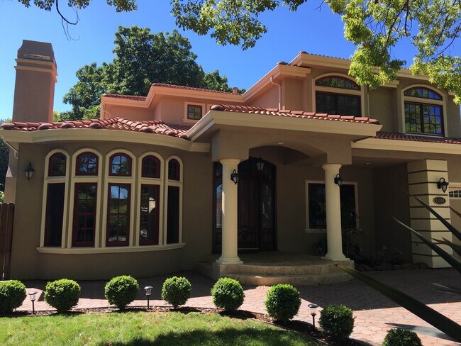 Front 1 - 11596 Southwood Dr