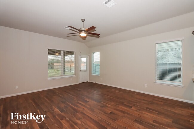 Building Photo - 31306 Little Garden Ct
