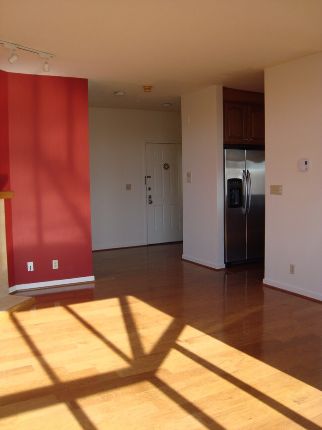 Front Entry - 2185 Bush St