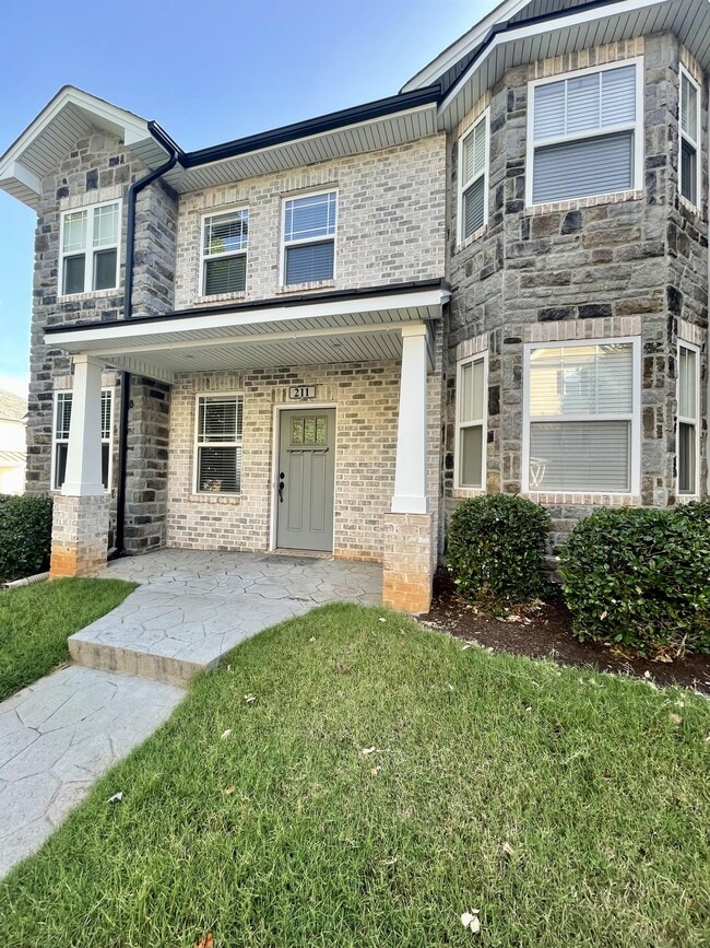 211 Capstone Dr