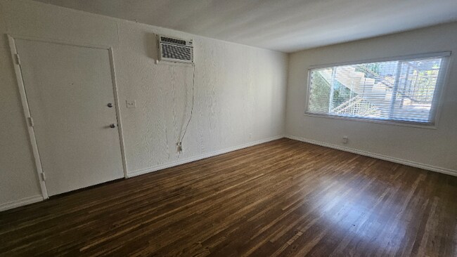 Building Photo - 11950 Laurelwood Dr