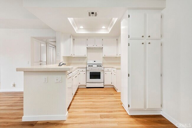 Foto del edificio - 27228 Ryan Dr