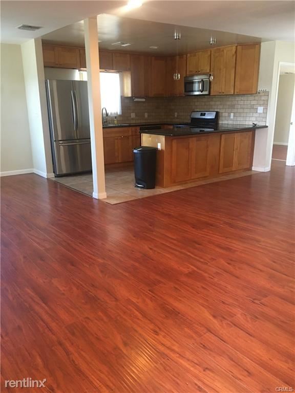 Building Photo - 3 br, 3 bath House - 10721 Lora St