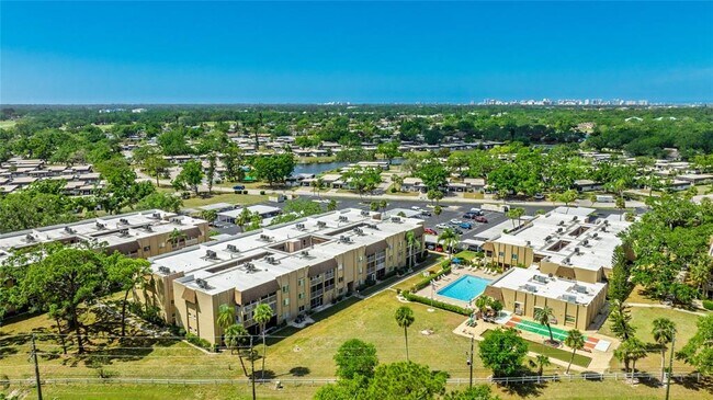 Foto del edificio - 1330 Glen Oaks Dr E