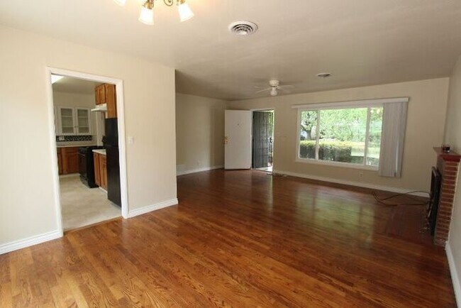 Foto del edificio - 302 W Longview Ave