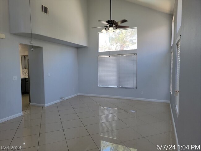 Foto del edificio - 7520 Pacific Ridge Ave