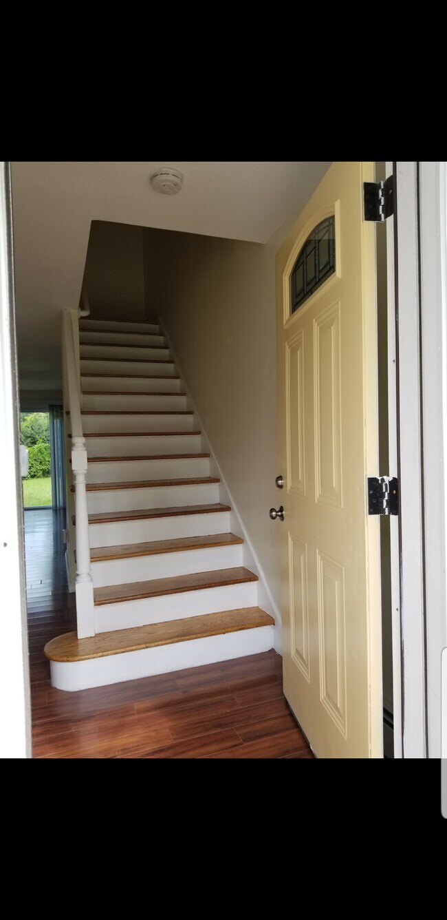 36 Glenn Rd, East Hartford, CT 06118 Townhouse for Rent in East Hartford, CT