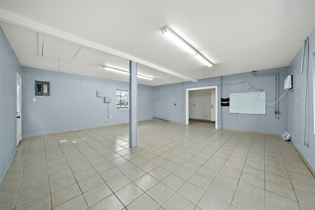 Building Photo - 8710 West Ln